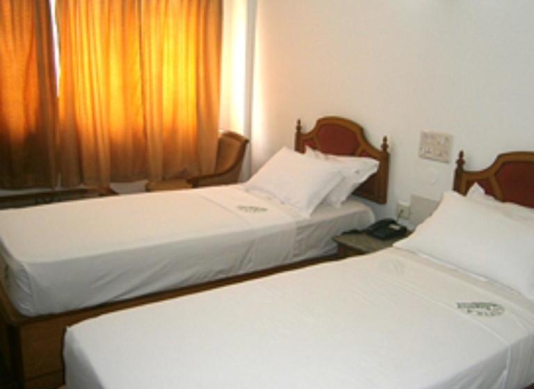 Hotel Gopika Regency 13