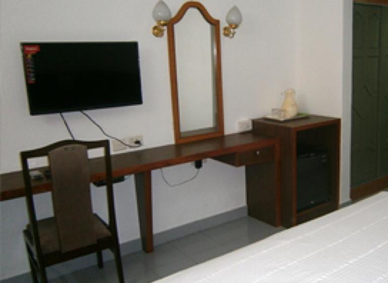 Hotel Gopika Regency 14