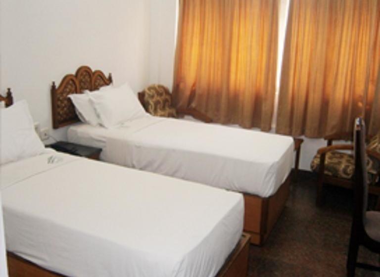 Hotel Gopika Regency 15