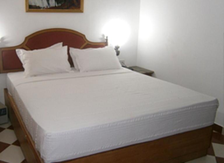 Hotel Gopika Regency 18