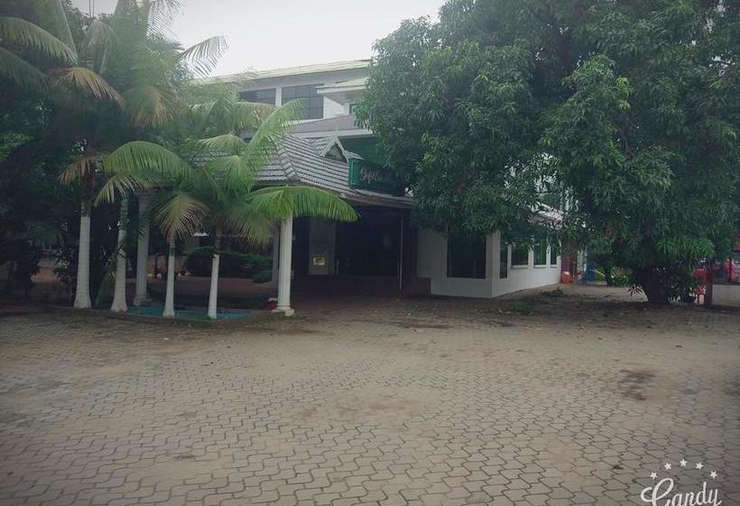 Hotel Gopika Regency 2