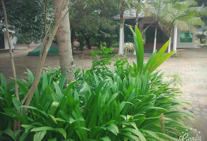 Hotel Gopika Regency 3