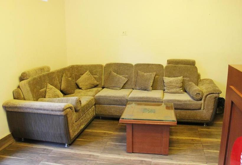 Hotel Oyo Premium Kainchi Dham 4