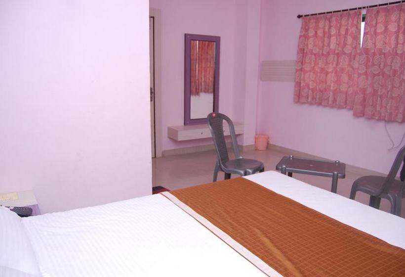 Hotel Rajadhiraj 16