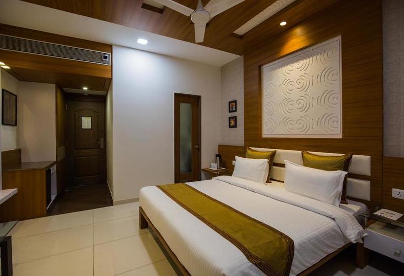 Hotel Manek The Ocean View 12