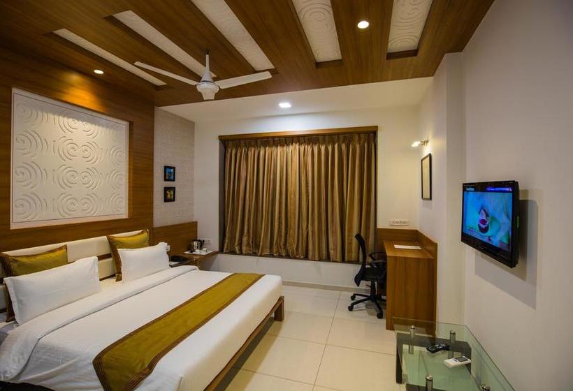 Hotel Manek The Ocean View 9