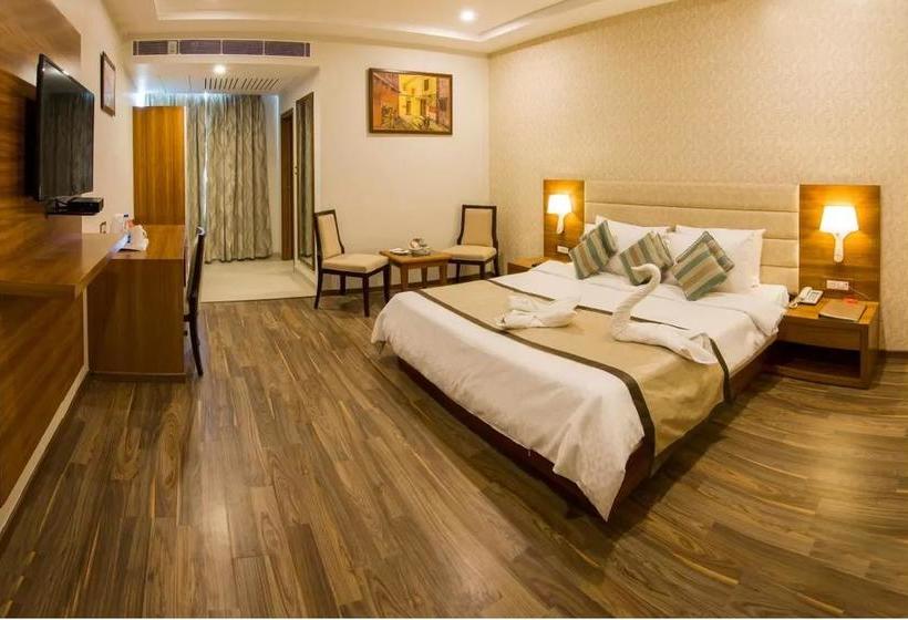 Hotel The India Benares 15