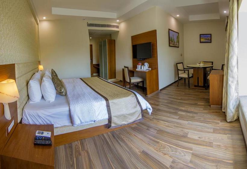 Hotel The India Benares 2