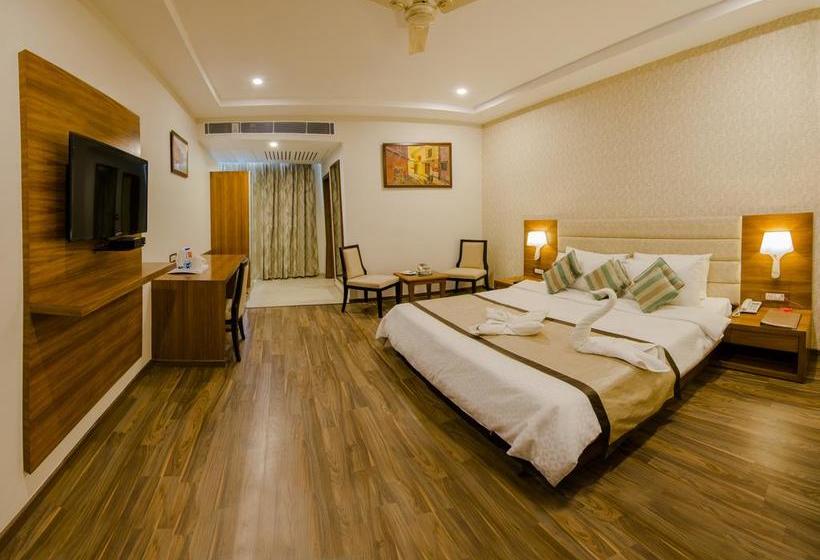 Hotel The India Benares 4