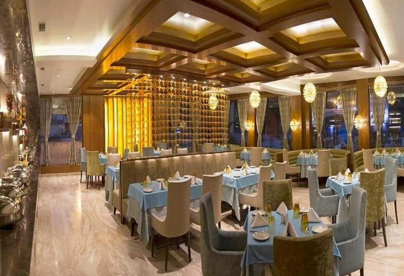 Hotel The India Benares 8