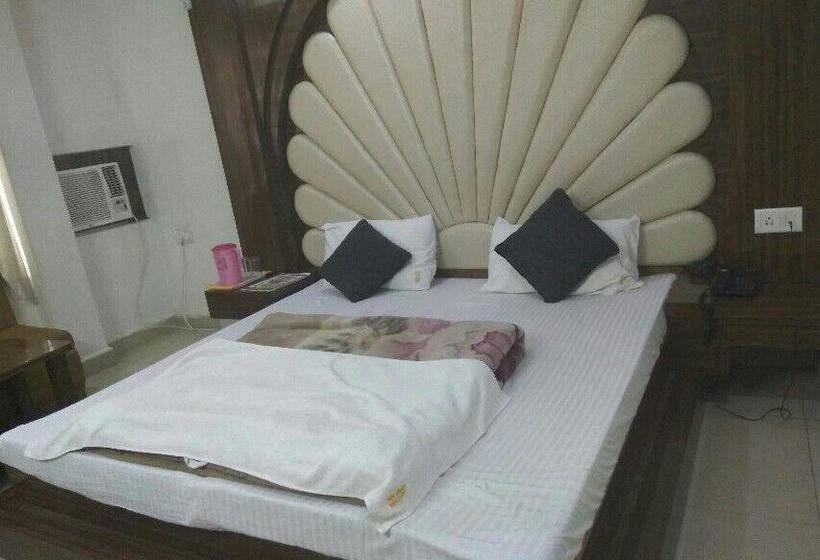 Hotel S In Holidays 1