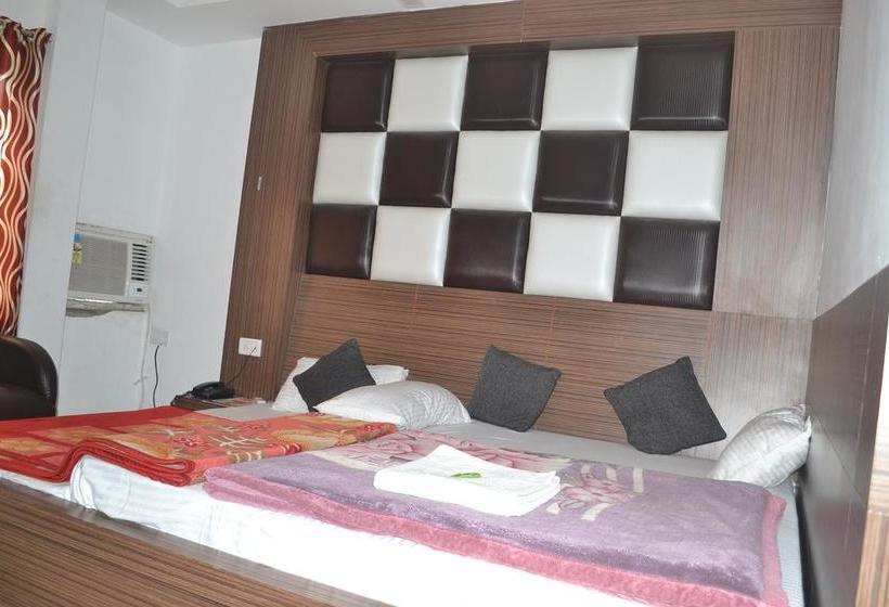 Hotel S In Holidays 15