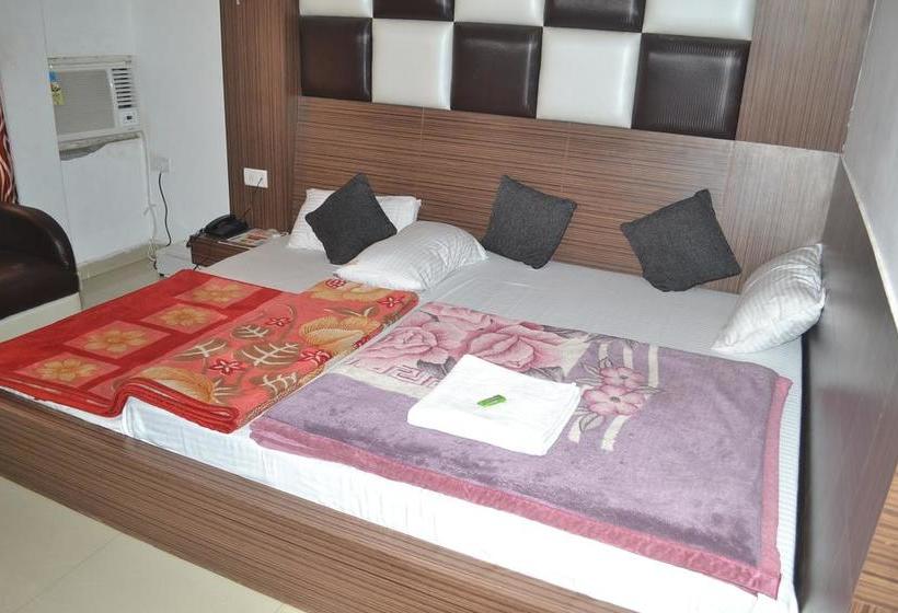 Hotel S In Holidays 3