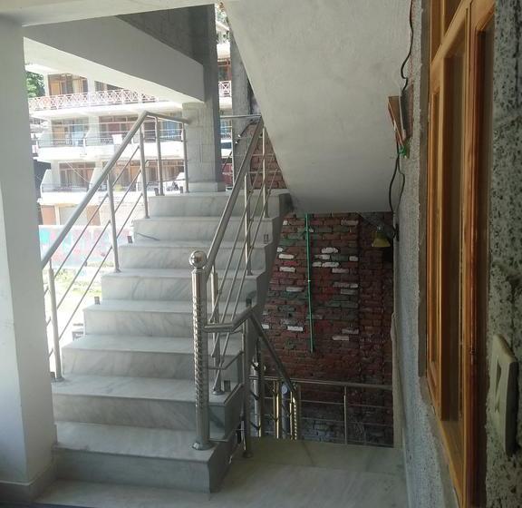 Hotel Cafe Gravity And Lodge 11