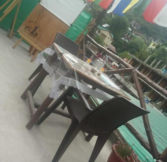 Hotel Cafe Gravity And Lodge 18