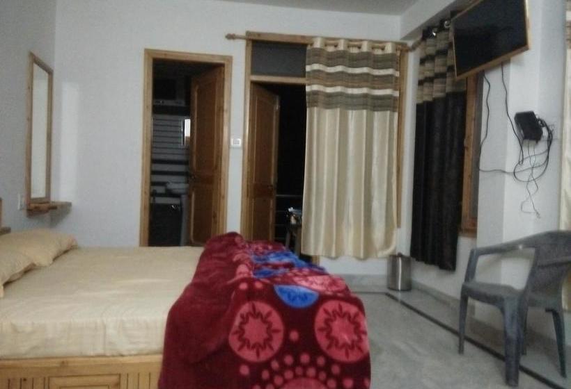 Hotel Cafe Gravity And Lodge 8