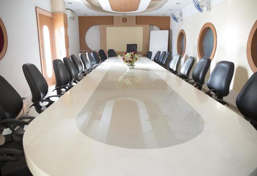 Hotel Oyo Rooms Bajrakabati Road 10