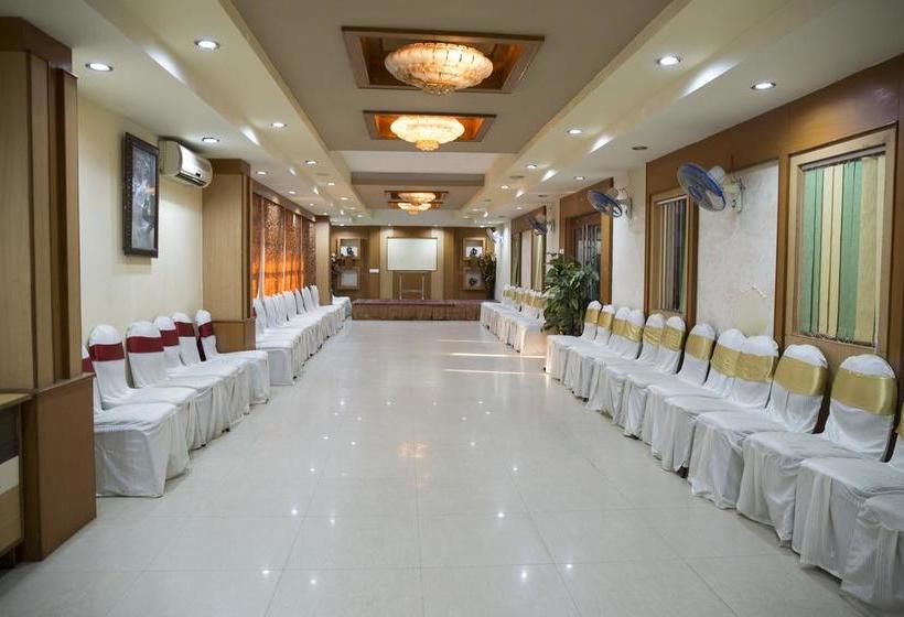 Hotel Oyo Rooms Bajrakabati Road 11