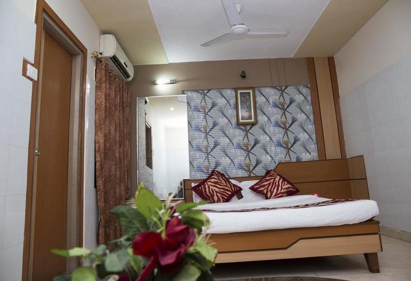 Hotel Oyo Rooms Bajrakabati Road 15