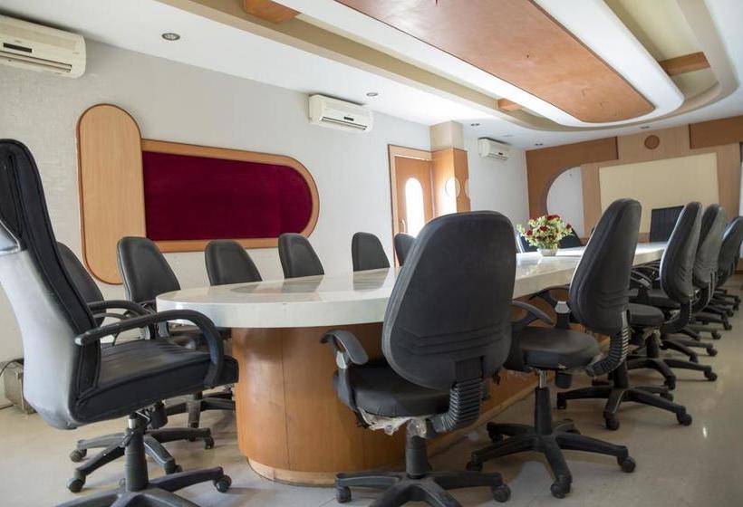 Hotel Oyo Rooms Bajrakabati Road 9