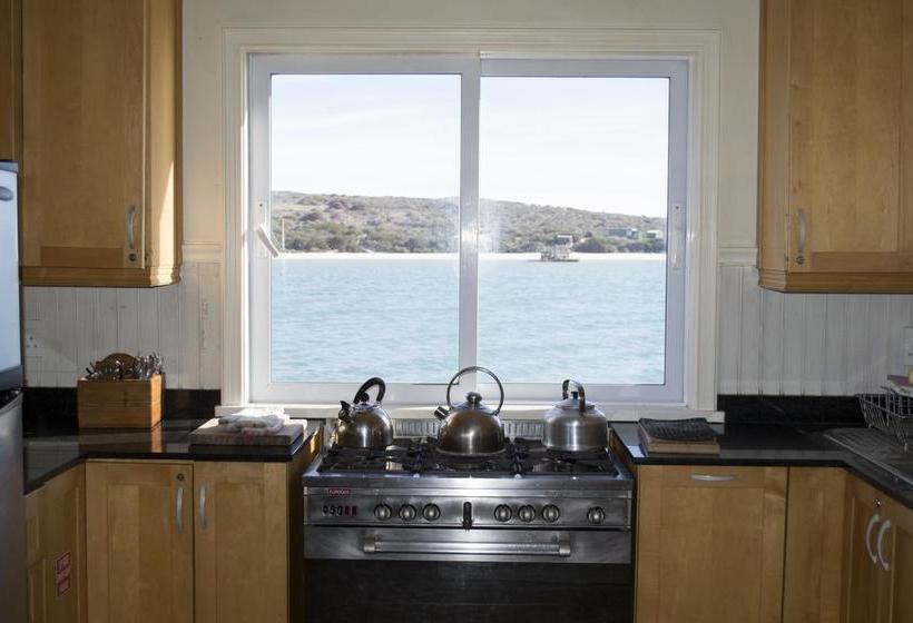 Hotel Kraalbaai Luxury House Boats 13
