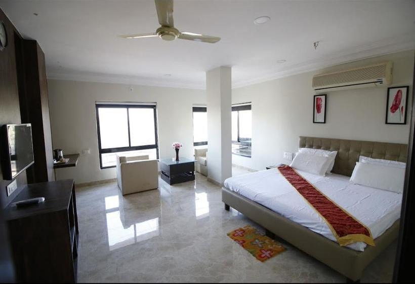 Hotel The Himalaya Park 7