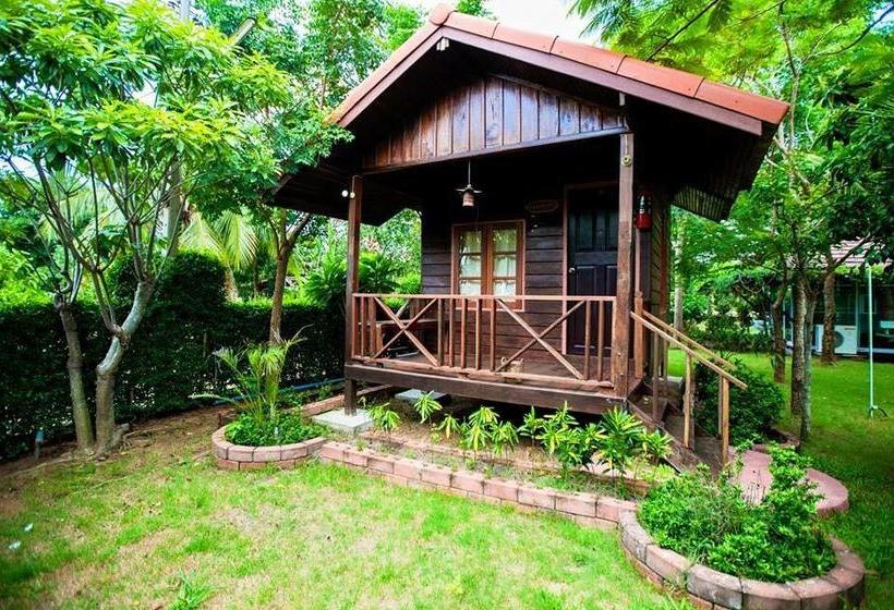 Sapphayaklangna Resort Chainat