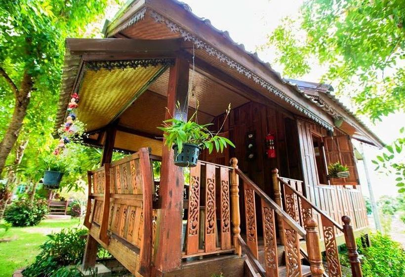 Sapphayaklangna Resort 10