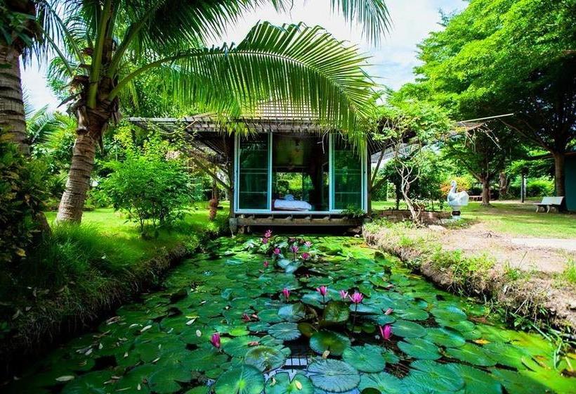 Sapphayaklangna Resort 15