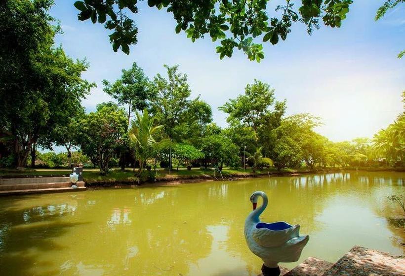 Sapphayaklangna Resort 8