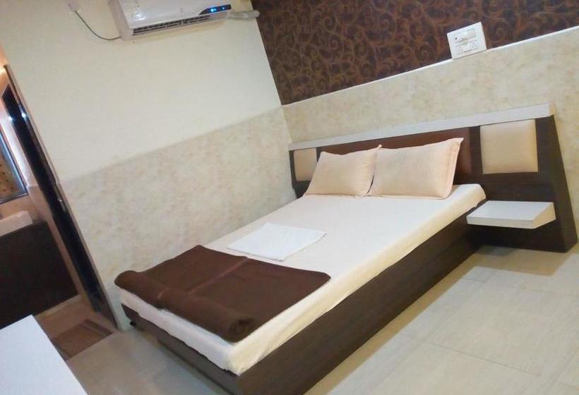 Hotel Gokul 17