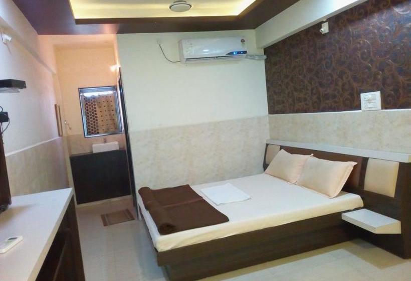 Hotel Gokul 18
