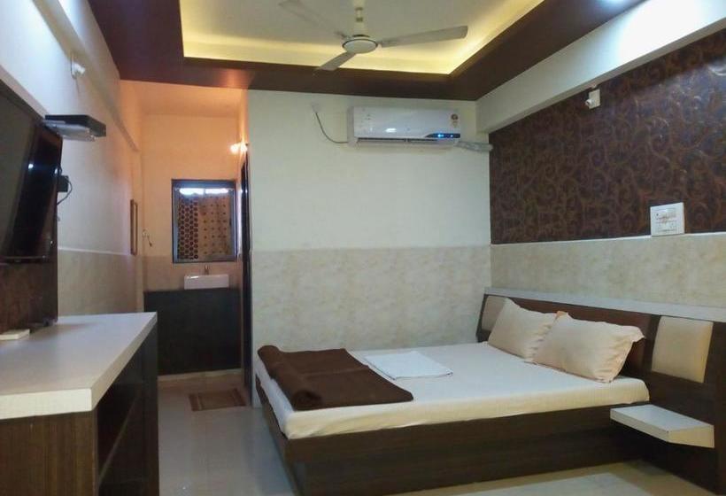 Hotel Gokul 8
