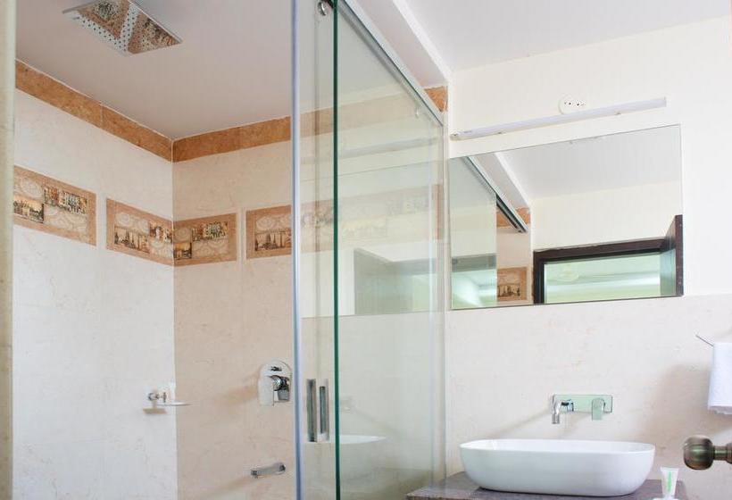 Hotel Treebo Celeste 18