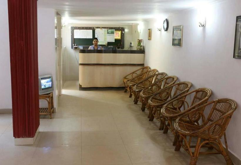 Hotel Travellers Inn 1