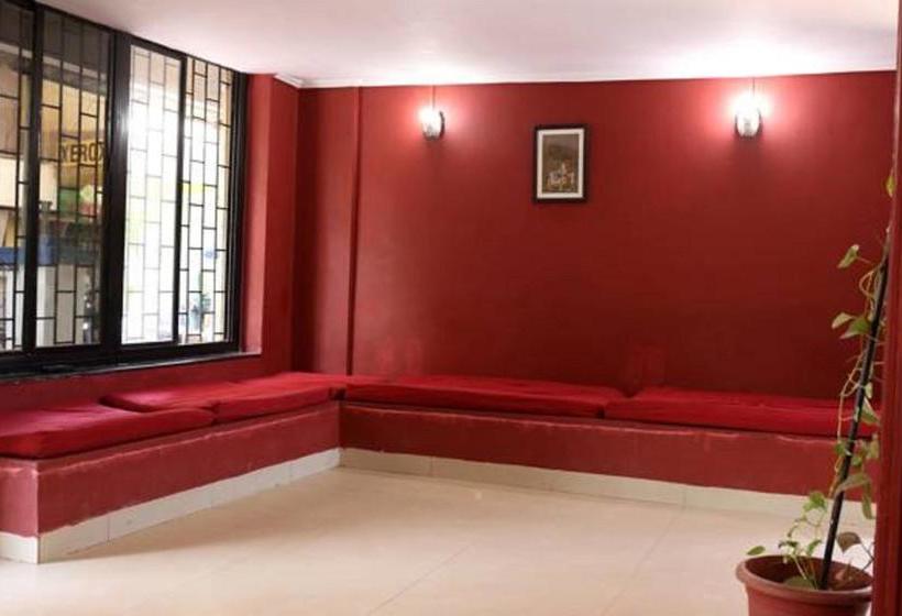 Hotel Travellers Inn 6