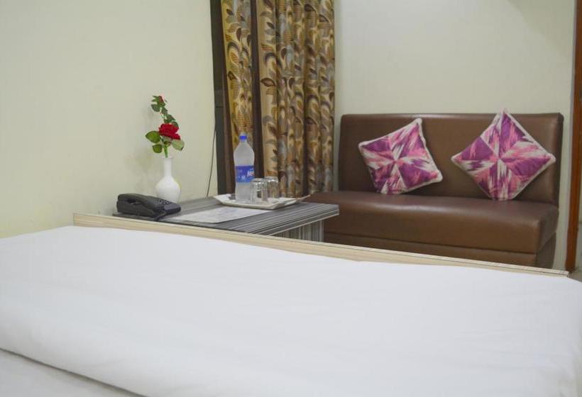 Bed and Breakfast Dhingra Residency 10