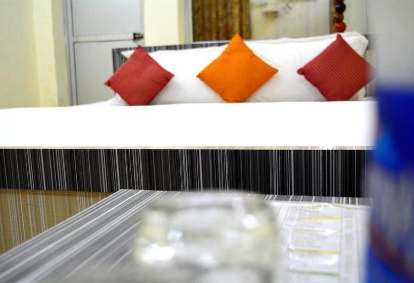 Bed and Breakfast Dhingra Residency 11