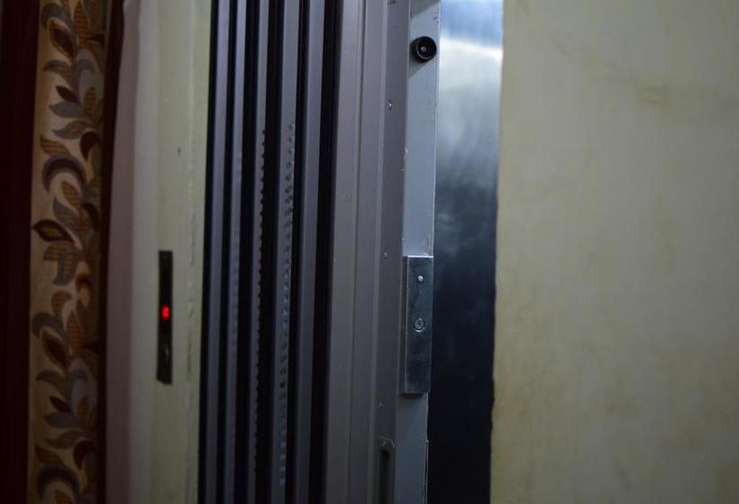 Bed and Breakfast Dhingra Residency 13