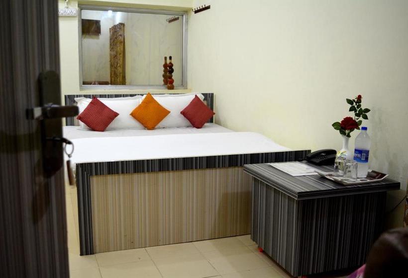Bed and Breakfast Dhingra Residency 7