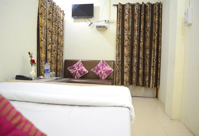 Bed and Breakfast Dhingra Residency 9