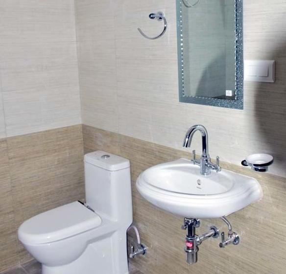 Hotel Jay Continental 18