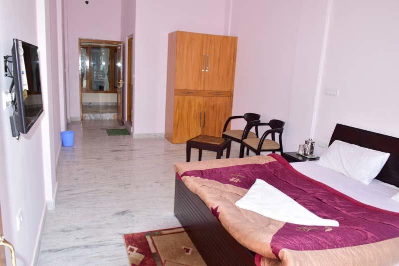 Hotel Jay Continental 4