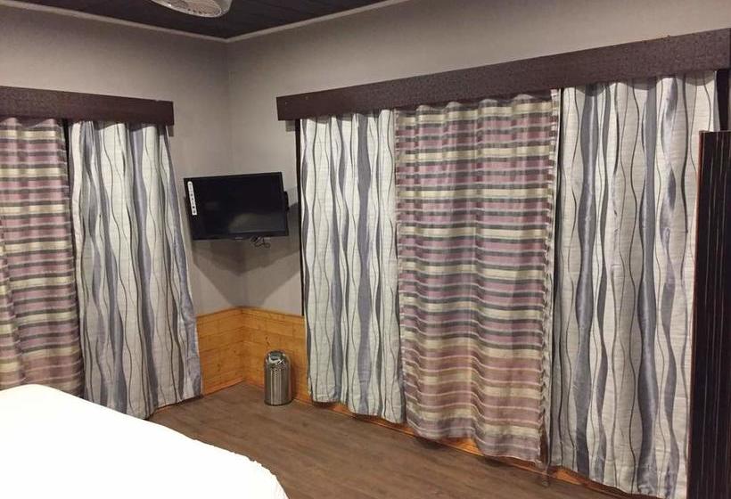 Hotel Moon View Resorts Pahalgam 11