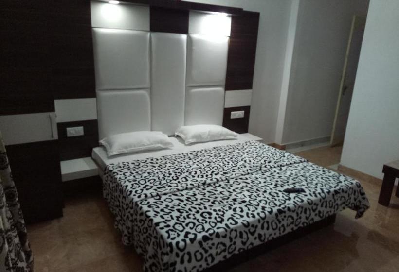 Hotel Yours Home Stay 10