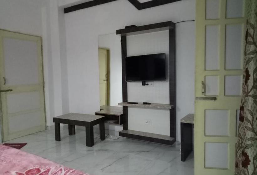 Hotel Yours Home Stay 18