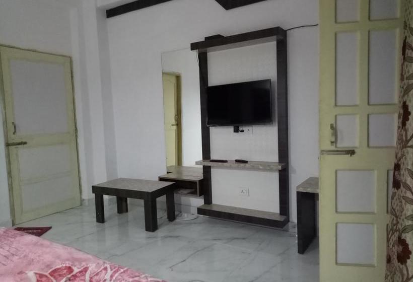 Hotel Yours Home Stay 9