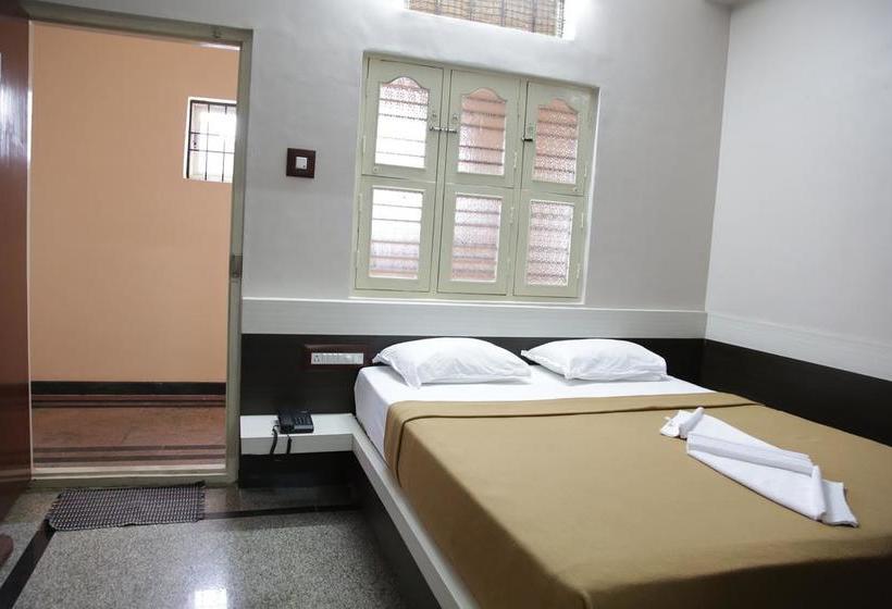 Hotel Shreevara Residency 11