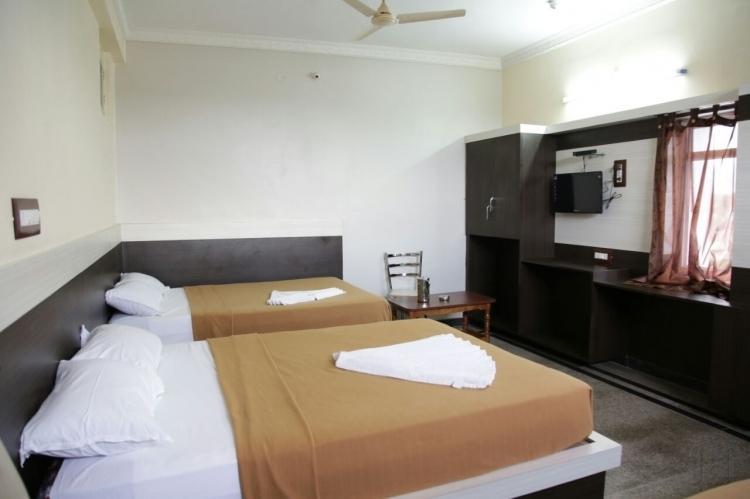 Hotel Shreevara Residency 14