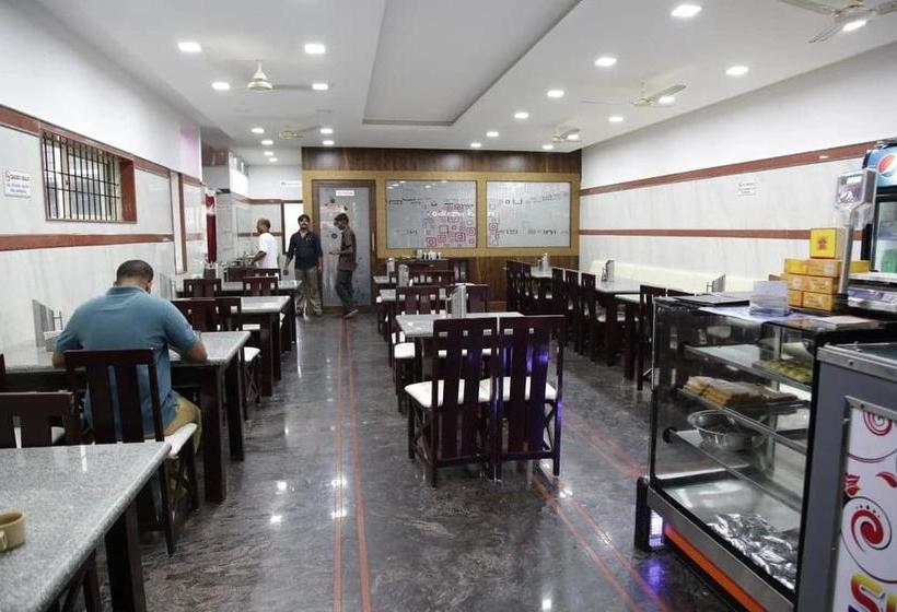 Hotel Shreevara Residency 8